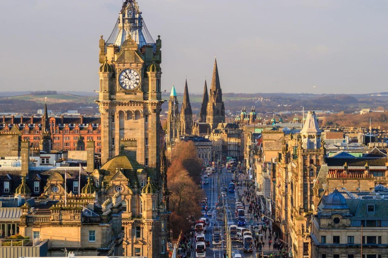 Spacious City Centre Family Room Edinburgh Bagian luar foto