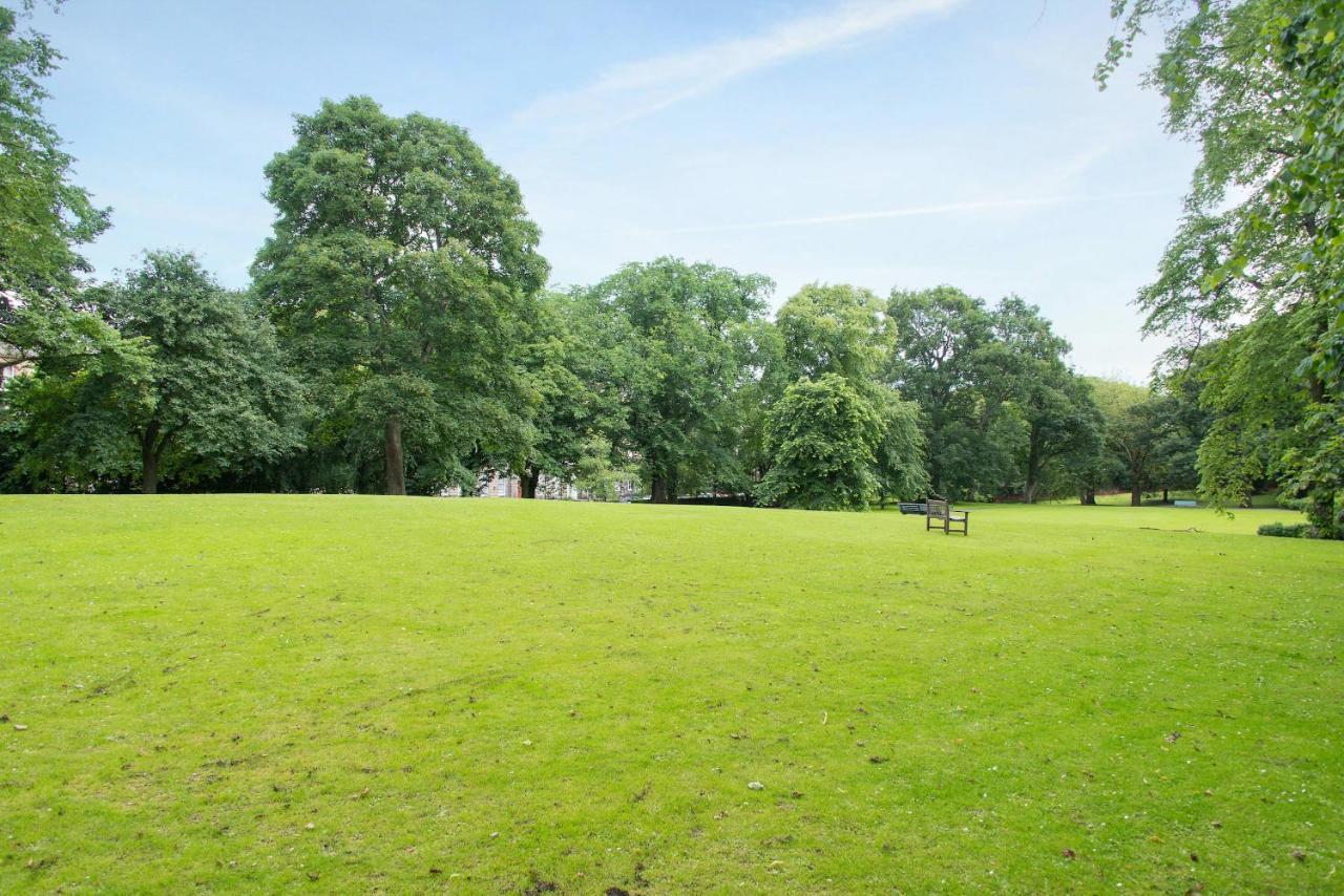 Spacious City Centre Family Room Edinburgh Bagian luar foto